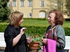 Zemanová pro velvyslankyně uspořádala přehlídku parfémů | Lidovky.cz - Lidé Ivana Zemanová (vlevo) s Livií Klausovou (vpravo) na lánském zámku.