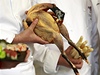 Co vás čeká na Prague food festivalu? Cukrová vata či degustace vody | Lidovky.cz - Dobrá chuť "Hosté ochutnají různé druhy kuchyní, mohou si zkusit i kulinářskou zvláštnost jakou je veleštír císařský z rovníkové Afriky a ještě se dozví spoustu zajímavostí," uvedl zakladatel festivalu Pavel Maurer s tím, že cílem je obohatit nejen chuťové pohárky,