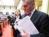 Před koncem primátora Svobody jely na magistrátu skartovačky naplno | Lidovky.cz - Zprávy z domova Již bývalý primátor Bohuslav Svoboda na jednání, na kterém byl odvolán.