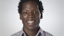 Botswa�an Gregory Otieno upozor�uje ve videoklipu �echy, �e i v jeho zemi je korupce m�n� ne� v �esku.