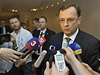Podle p�edsedy vl�dy Petra Ne�ase nen� ��dn� politick� funkce do�ivotn�, premi�r m� ale pr� podporu sv� ODS.