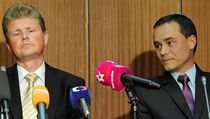 Náměstek vrchního žalobce Pavel Komár (vpravoú a olomoucký vrchní státní zástupce Ivo Ištvan.