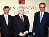Miroslav Kalousek předává úřad Janu Fischerovi za dohledu premiéra jiřího Rusnoka | na serveru Lidovky.cz | aktuální zprávy Miroslav Kalousek předává úřad Janu Fischerovi za dohledu premiéra jiřího Rusnoka | na serveru Lidovky.cz | aktuální zprávy