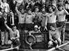 Vítězové primátorek 1980. Milan Suchopár stojí druhý zprava | na serveru Lidovky.cz | aktuální zprávy Vítězové primátorek 1980. Milan Suchopár stojí druhý zprava | na serveru Lidovky.cz | aktuální zprávy
