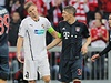 Plzeň má před Bayernem úkol jasný: předejít debaklu | Lidovky.cz - Fotbal - Liga mistrů Fotbalista Plzně Václav Procházka (vlevo) a Bastian Schweisteiger z Bayernu Mnichov