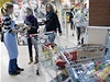 Češi sbírali potraviny pro potřebné. Zapojilo se 111 obchodů | Lidovky.cz - Dobrá chuť Podle organizátorů sbírky i obchodních řetězců byl o sbírku mezi nakupujícími velký zájem.