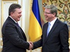 Ukrajinský prezident Viktor Janukovyč (vlevo) s eurokomisařem Štefanem Fülem | na serveru Lidovky.cz | aktuální zprávy Ukrajinský prezident Viktor Janukovyč (vlevo) s eurokomisařem Štefanem Fülem | na serveru Lidovky.cz | aktuální zprávy