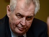 Co vám uniklo: Zeman mluvil o nové vládě a příliš těžká česká kuchyně | Lidovky.cz - Zprávy z domova MIloš Zeman při rozhovoru s ČTK