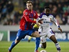 Viktoria Plzeň - CSKA Moskva. Zleva David Limberský z Viktorie a Ahmed Musa z CSKA bojují o míč | na serveru Lidovky.cz | aktuální zprávy Viktoria Plzeň - CSKA Moskva. Zleva David Limberský z Viktorie a Ahmed Musa z CSKA bojují o míč | na serveru Lidovky.cz | aktuální zprávy