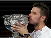 TIME OUT LN: Wawrinkova cesta trpělivosti | Lidovky.cz - Názory Stanislas Wawrinka s trofejí.