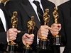 Slavný rytíř s mečem. Jak se vyrábějí sošky filmových Oscarů? | na serveru Lidovky.cz | aktuální zprávy Slavný rytíř s mečem. Jak se vyrábějí sošky filmových Oscarů? | na serveru Lidovky.cz | aktuální zprávy