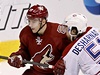 Radim Vrbata z Phoenix Coyotes' překonává brankáře Peter Budaje. | na serveru Lidovky.cz | aktuální zprávy Radim Vrbata z Phoenix Coyotes' překonává brankáře Peter Budaje. | na serveru Lidovky.cz | aktuální zprávy