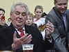 Prezident Miloš Zeman (sedící vpravo) navštívil 6. března obec Cholina na Olomoucku v rámci své cesty po Olomouckém kraji. Hejtman Jiří Rozbořil (druhý zprava), rodák z Choliny, prezidenta pozval na vepřové hody. | na serveru Lidovky.cz | aktuální zprávy Prezident Miloš Zeman (sedící vpravo) navštívil 6. března obec Cholina na Olomoucku v rámci své cesty po Olomouckém kraji. Hejtman Jiří Rozbořil (druhý zprava), rodák z Choliny, prezidenta pozval na vepřové hody. | na serveru Lidovky.cz | aktuální zprávy