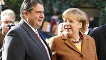 Německá kancléřka a šéfka CDU Angela Merkelová již s předsedou SPD Sigmarem Gabrielem zahájila koaliční rozhovory (na snímku z 30. října před sídlem SPD v Berlíně). | na serveru Lidovky.cz | aktuální zprávy Německá kancléřka a šéfka CDU Angela Merkelová již s předsedou SPD Sigmarem Gabrielem zahájila koaliční rozhovory (na snímku z 30. října před sídlem SPD v Berlíně). | na serveru Lidovky.cz | aktuální zprávy