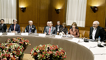 Účastníci ženevského jednání (zleva): ministři zahraničních věcí Číny Wang I, USA John Kerry, Francie Laurent Fabius, Ruska Sergej Lavrov, Evropské unie Catharine Ashtonová a Íránu Mohammad Džavád Zaríf. | na serveru Lidovky.cz | aktuální zprávy Účastníci ženevského jednání (zleva): ministři zahraničních věcí Číny Wang I, USA John Kerry, Francie Laurent Fabius, Ruska Sergej Lavrov, Evropské unie Catharine Ashtonová a Íránu Mohammad Džavád Zaríf. | na serveru Lidovky.cz | aktuální zprávy