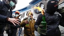 Demonstranti útočící 20. ledna v Kyjevě na policii molotovovými koktejly. | na serveru Lidovky.cz | aktuální zprávy Demonstranti útočící 20. ledna v Kyjevě na policii molotovovými koktejly. | na serveru Lidovky.cz | aktuální zprávy