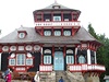 Nedávno vyhořelý dřevěný restaurační pavilon Libušín vznikl v letech 1898–1899 přestavbou Staré Pustevny z roku 1891 a dostavbou zvýšené nové části s hlavním vstupem. Lidové prvky se tu mísí s nastupující secesí. | na serveru Lidovky.cz | aktuální zprávy Nedávno vyhořelý dřevěný restaurační pavilon Libušín vznikl v letech 1898–1899 přestavbou Staré Pustevny z roku 1891 a dostavbou zvýšené nové části s hlavním vstupem. Lidové prvky se tu mísí s nastupující secesí. | na serveru Lidovky.cz | aktuální zprávy