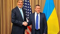 Ministři zahraničí USA a Ukrajiny John Kerry a Andrij Deščycja před čtyřstranným jednáním o Ukrajině 17. dubna v Ženevě. | na serveru Lidovky.cz | aktuální zprávy Ministři zahraničí USA a Ukrajiny John Kerry a Andrij Deščycja před čtyřstranným jednáním o Ukrajině 17. dubna v Ženevě. | na serveru Lidovky.cz | aktuální zprávy