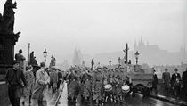 Okupační vojska na Karlově mostě v Praze 15. března 1939. | na serveru Lidovky.cz | aktuální zprávy Okupační vojska na Karlově mostě v Praze 15. března 1939. | na serveru Lidovky.cz | aktuální zprávy