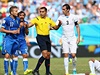 REJŽEK: Přehlédl „zubaře“ Suáreze. A teď znovu píská? | Lidovky.cz - MS fotbal 2014 Rozhodčí Marco Rodríguez v utkání mezi Itálií a Uruguayí.