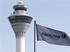 Vlajka Malajských aerolinií vlaje na kontrolní věži u mezinárodního letiště v... | na serveru Lidovky.cz | aktuální zprávy