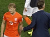 TIME OUT LN: Přípravte kapesníky! Nizozemci ‚brečí‘, kudy chodí | Lidovky.cz - Názory Dirk Kuyt (vlevo) a nizozemský trenér Louis van Gaal.