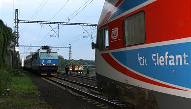 Jen 27 metrů dělilo v neděli vlaky na trati z Prahy do Kolína od srážky.... | na serveru Lidovky.cz | aktuální zprávy Jen 27 metrů dělilo v neděli vlaky na trati z Prahy do Kolína od srážky.... | na serveru Lidovky.cz | aktuální zprávy