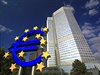 Symbol eura před budovou Evropské centrální banky ve Frankfurtu nad Mohanem. | na serveru Lidovky.cz | aktuální zprávy Symbol eura před budovou Evropské centrální banky ve Frankfurtu nad Mohanem. | na serveru Lidovky.cz | aktuální zprávy