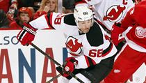 Jaromir Jagr (vlevo) z New Jersey a Jonathan Ericsson z Detroitu. | na serveru Lidovky.cz | aktuální zprávy Jaromir Jagr (vlevo) z New Jersey a Jonathan Ericsson z Detroitu. | na serveru Lidovky.cz | aktuální zprávy