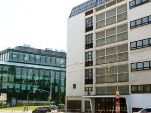 Linhartovo gymnázium a nová administrativa