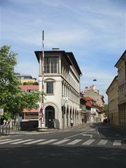 Dům-žehlička Dům-žehlička